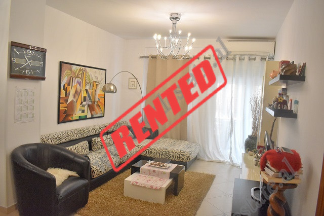 Apartament per qira ne rrugen Ndre Mjeda, prane Kompleksit Magnet, ne Tirane.
Shtepia eshte e pozic